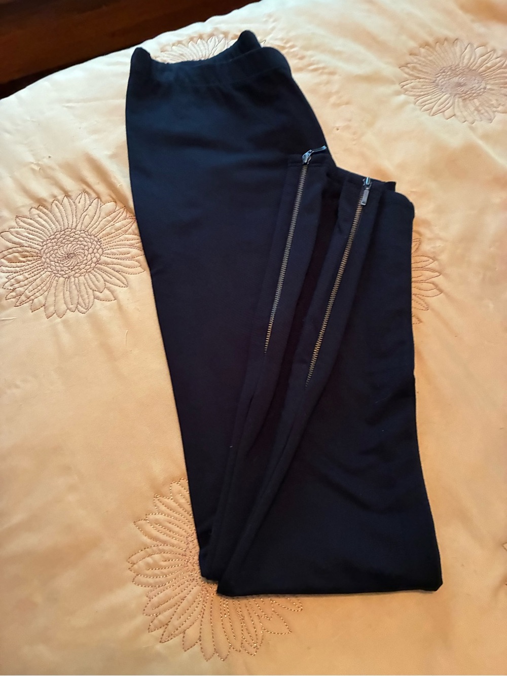 Chalet et Ceci. Narrow Zipper skinny pants